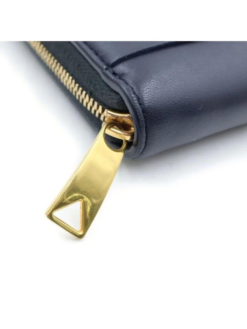 Bottega Veneta Maxi Intrecciato Round Zip Wallet Card Case Navy Leather Gold